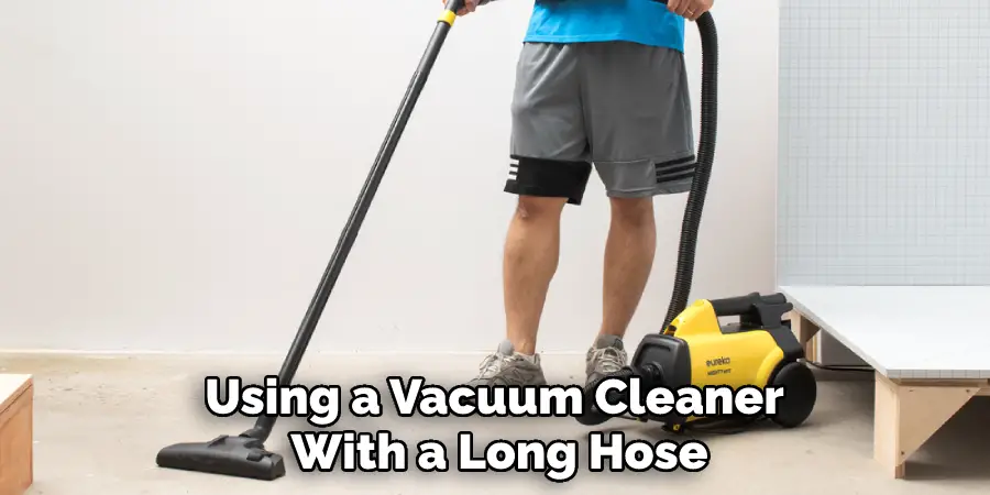 Using a Vacuum Cleaner With a Long Hose